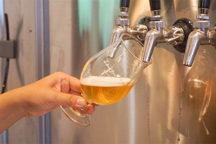 おすすめのビールは宮古島産マンゴーを使用した「②マンゴーIPA（アルコール度数5％）」